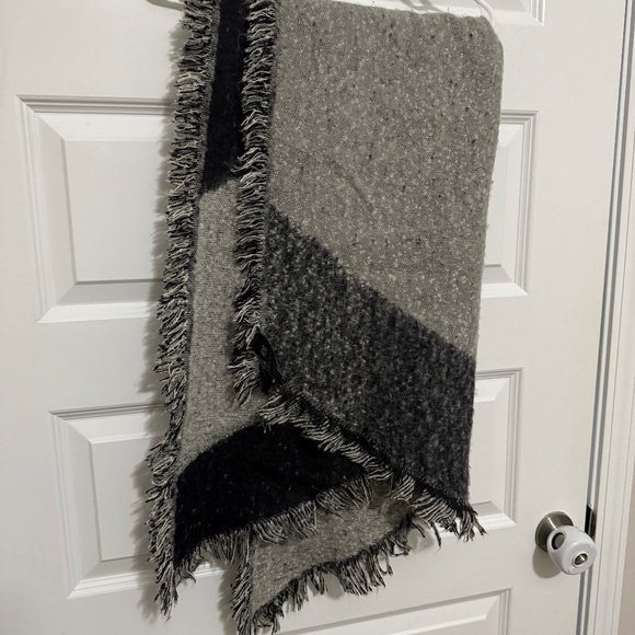 H&M scarf/shawl wrap - Picture 1 of 3